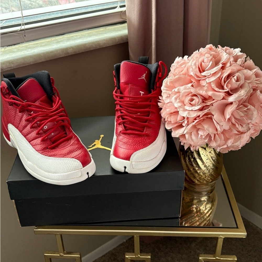 Jordan size 7 YOUTH. Amazing condition!